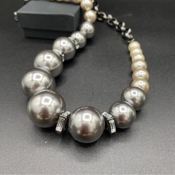 Chunky Graduated Faux Pearl Beaded Necklace in Cream and Gunmetal Grey Rolo - Picture 9 of 11